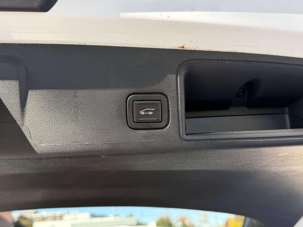 2023 GMC Terrain SLT | BLIND SPOT | SUNROOF | NAVIGATION | Photo