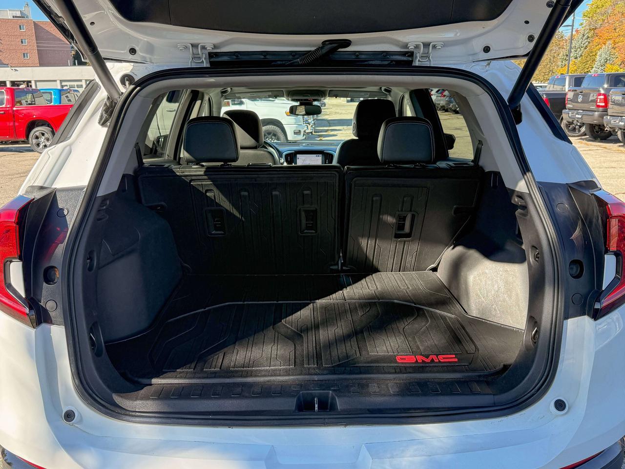 2023 GMC Terrain SLT | BLIND SPOT | SUNROOF | NAVIGATION | Photo