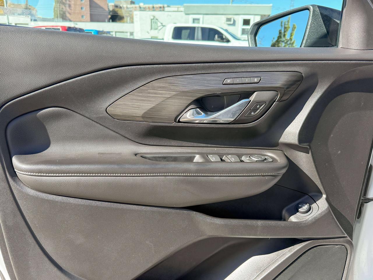 2023 GMC Terrain SLT | BLIND SPOT | SUNROOF | NAVIGATION | Photo