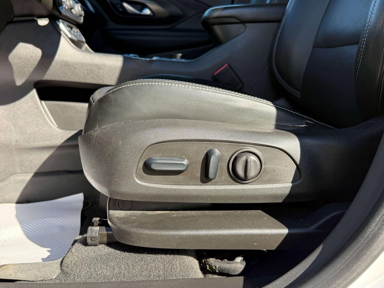 2023 GMC Terrain SLT | BLIND SPOT | SUNROOF | NAVIGATION | Photo