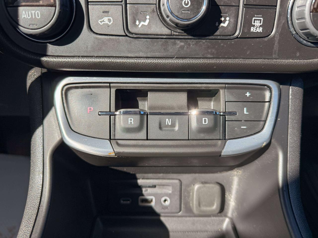 2023 GMC Terrain SLT | BLIND SPOT | SUNROOF | NAVIGATION | Photo