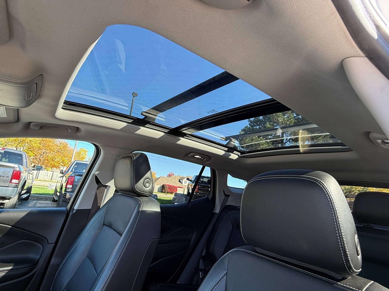 2023 GMC Terrain SLT | BLIND SPOT | SUNROOF | NAVIGATION | Photo