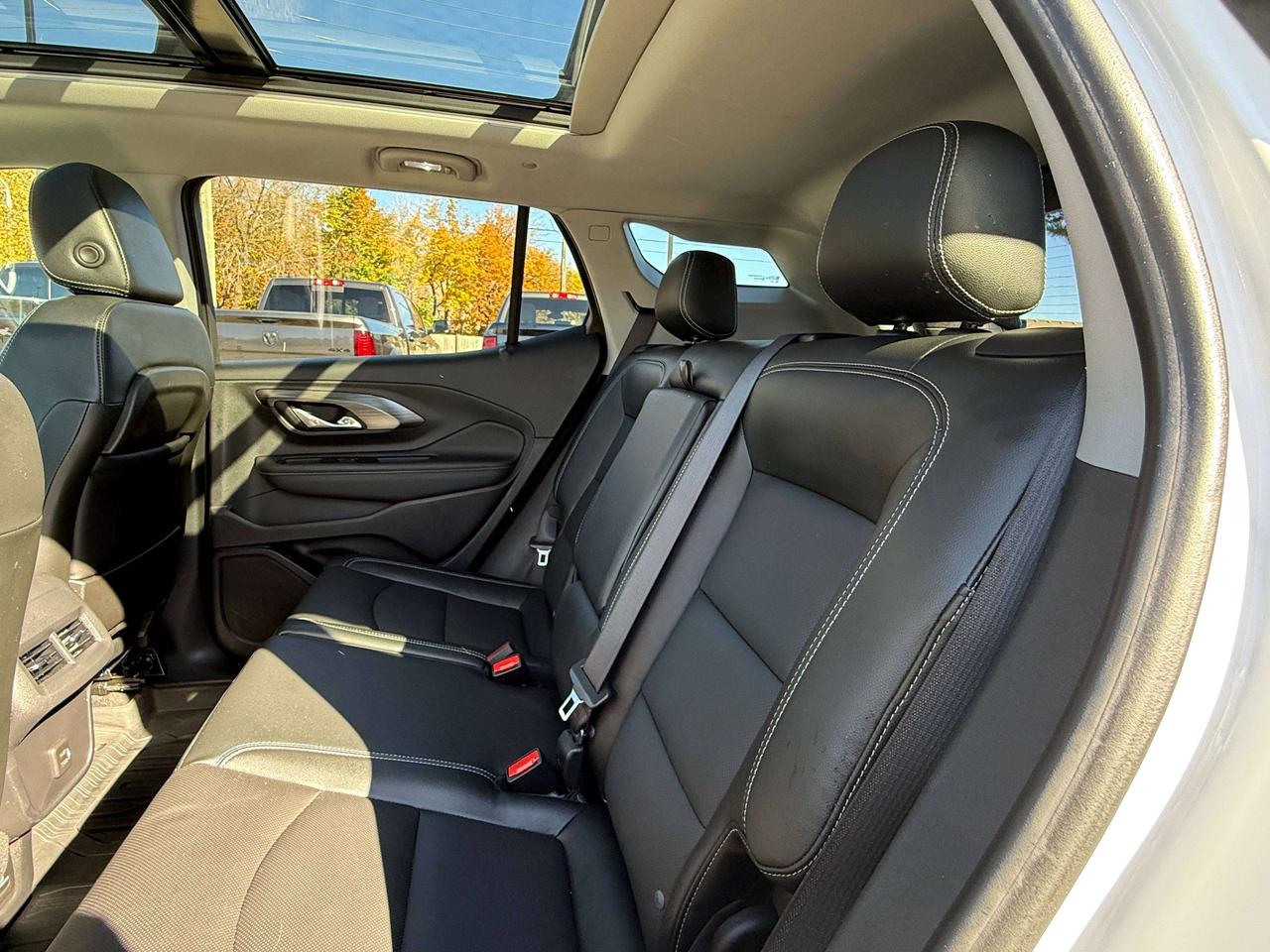 2023 GMC Terrain SLT | BLIND SPOT | SUNROOF | NAVIGATION | Photo