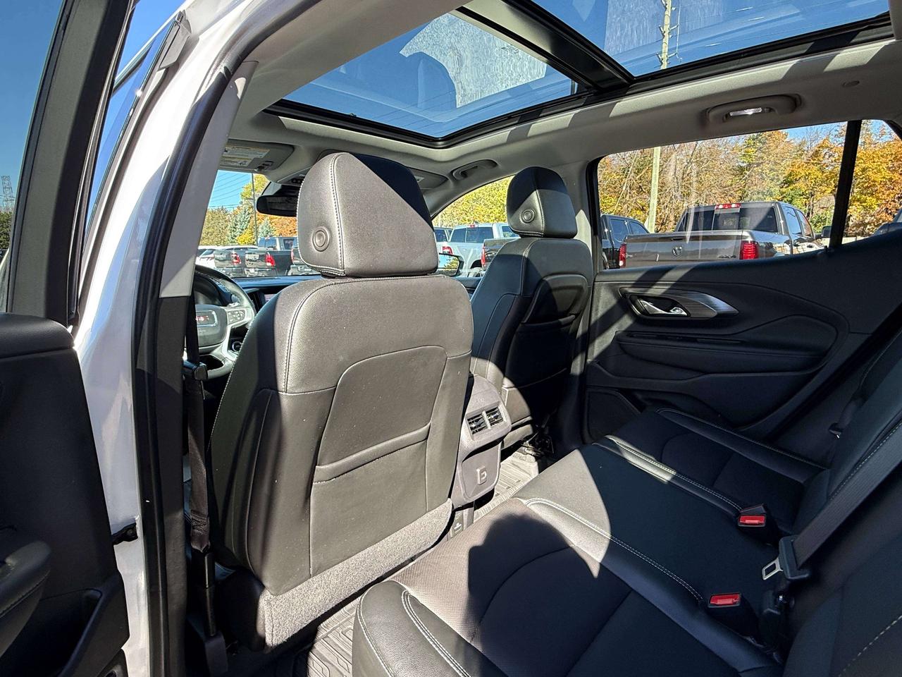 2023 GMC Terrain SLT | BLIND SPOT | SUNROOF | NAVIGATION | Photo