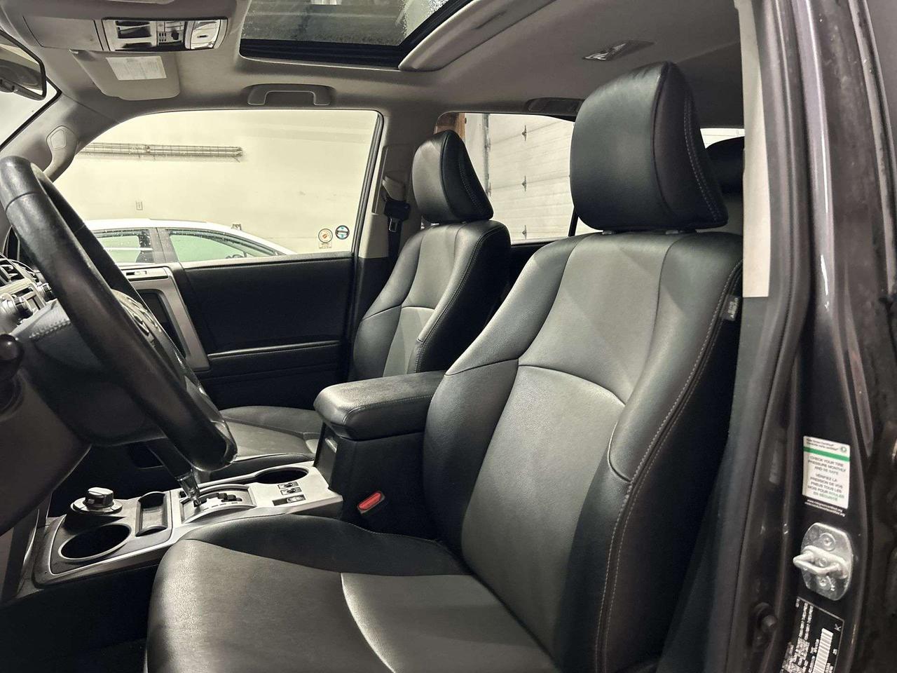 2018 Toyota 4Runner 4X4 | 7-PASS | LEATHER | SUNROOF | TOW PKG | NAV Photo5
