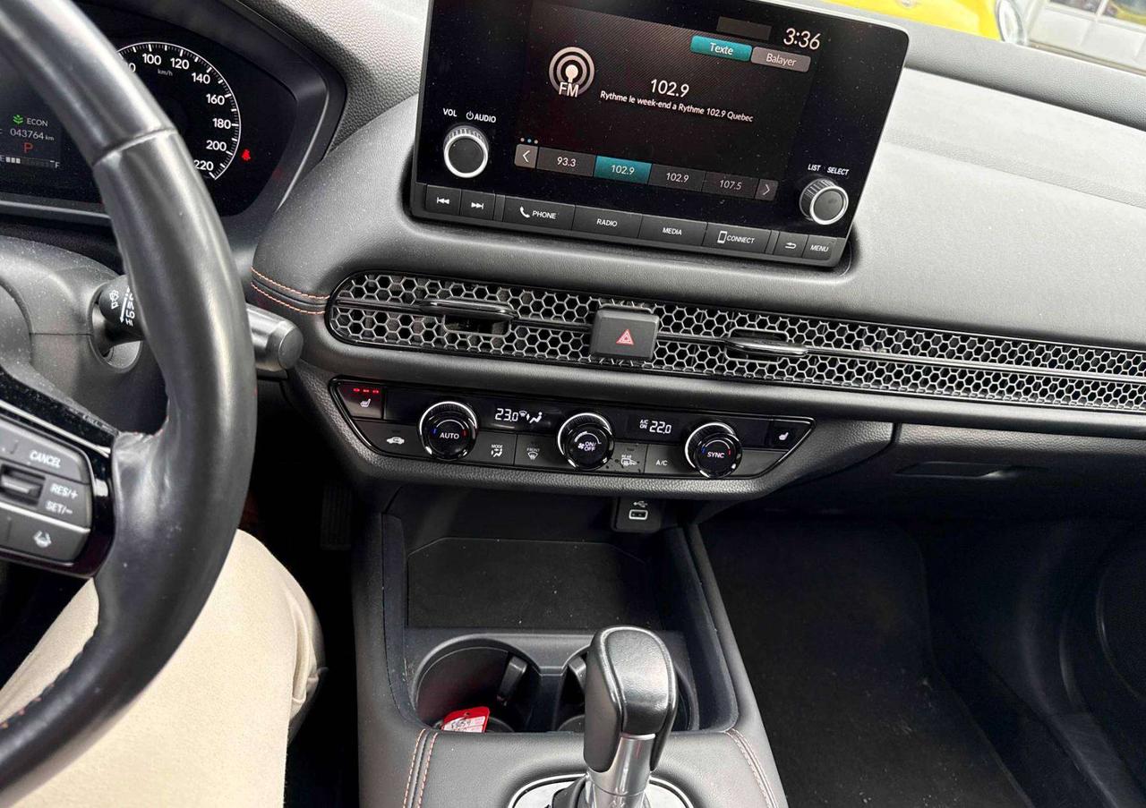 2023 Honda HR-V SPORT| CLEAN CARFAX| SUNROOF| HTD SEATS| CARPLAY Photo