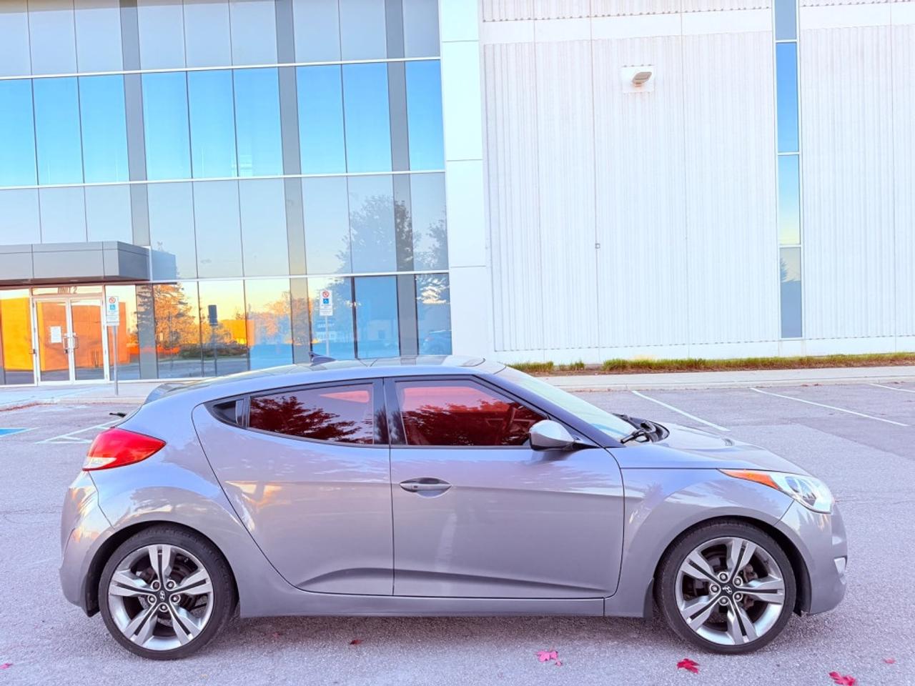 2013 Hyundai Veloster 3dr Cpe Auto w/Tech Hatchback Photo