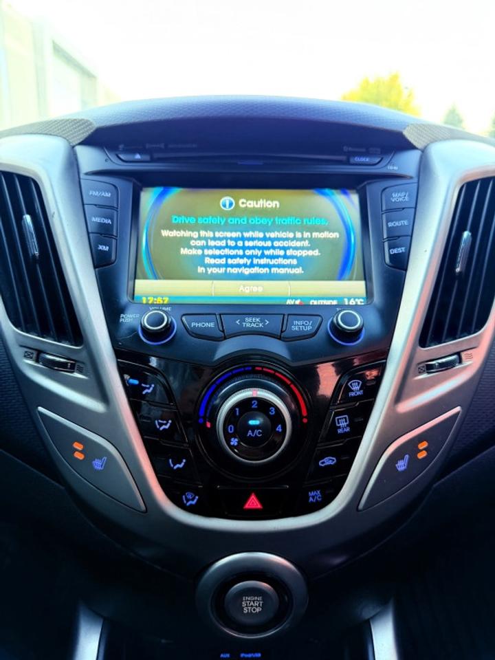 2013 Hyundai Veloster 3dr Cpe Auto w/Tech Hatchback Photo
