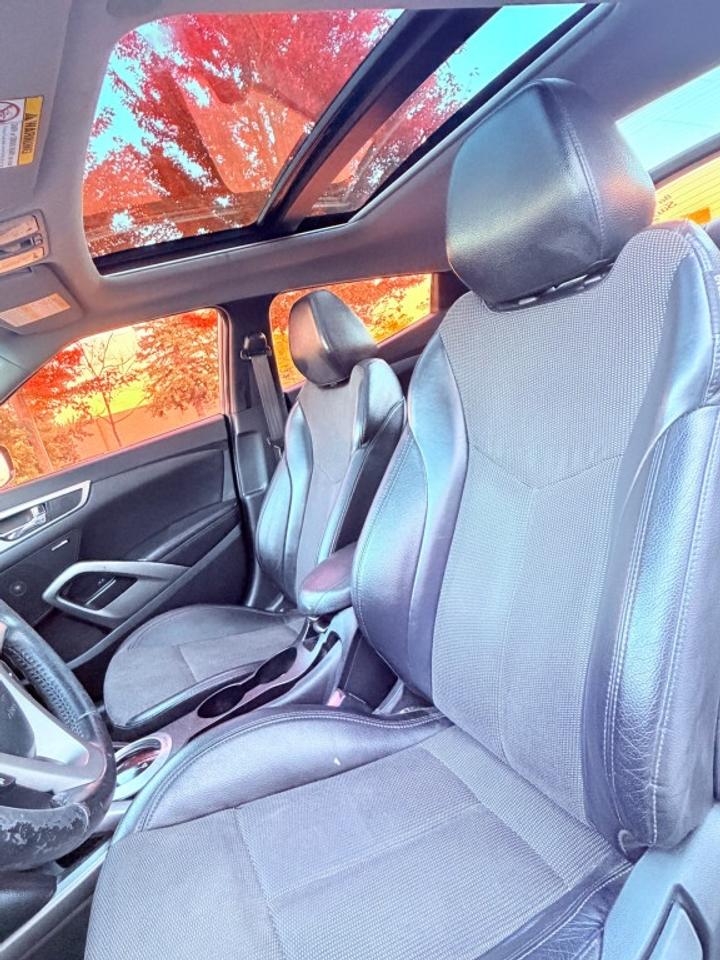2013 Hyundai Veloster 3dr Cpe Auto w/Tech Hatchback Photo