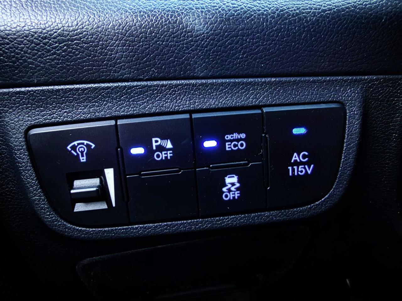 2013 Hyundai Veloster 3dr Cpe Auto w/Tech Hatchback Photo