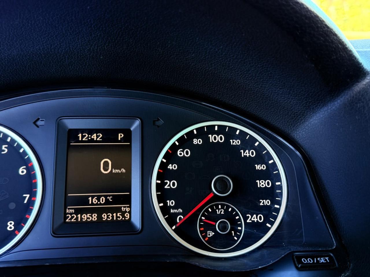 2016 Volkswagen Tiguan 4MOTION 4dr Auto Photo