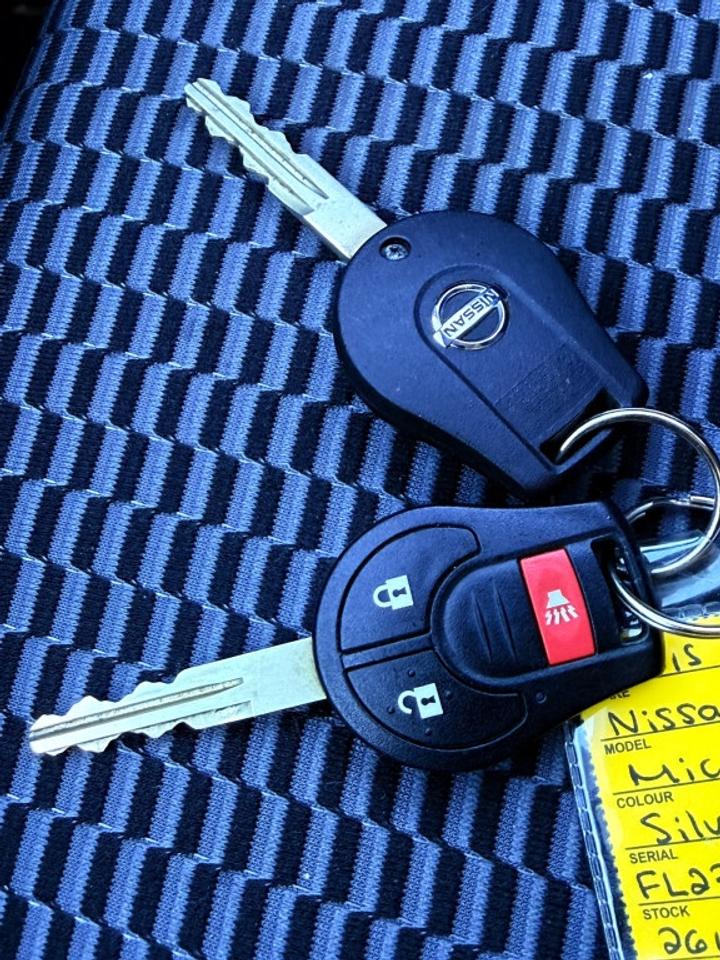 2015 Nissan Micra 4dr HB FWD, 1.6L 4cyl Photo