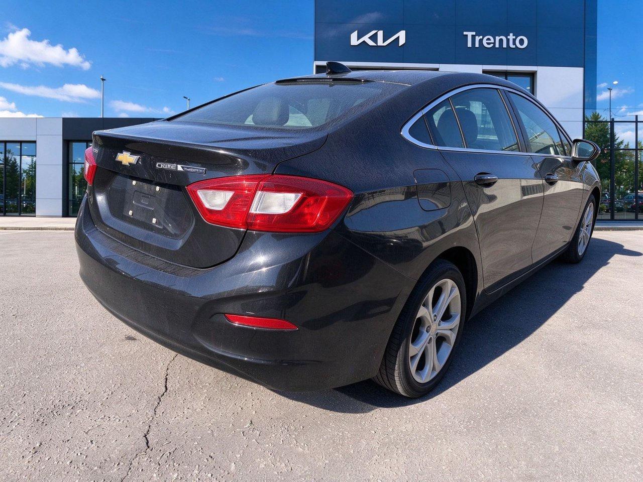 2017 Chevrolet Cruze Premier Photo