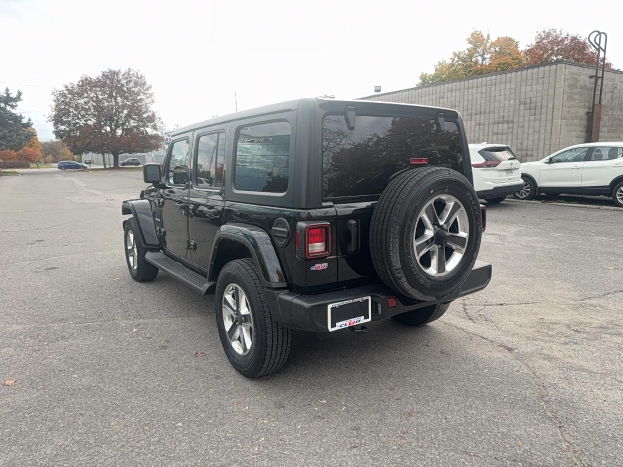 2021 Jeep Wrangler Unlimited Sahara Photo2
