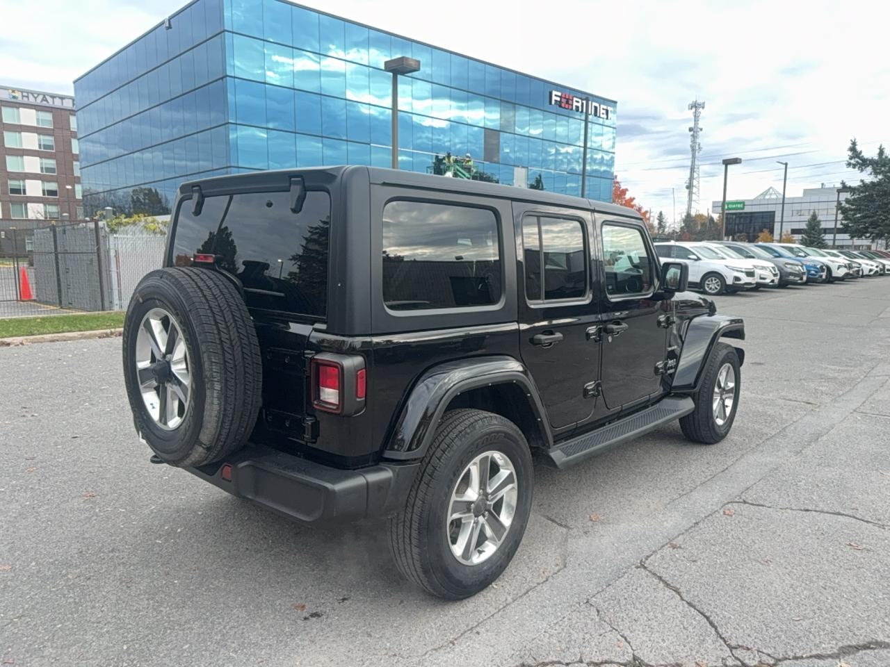 2021 Jeep Wrangler Unlimited Sahara Photo4