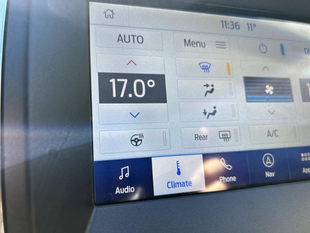 2019 Ford Edge Titanium AWD | Pano. Roof | Leather Seats | Heated Steering Wheel Photo