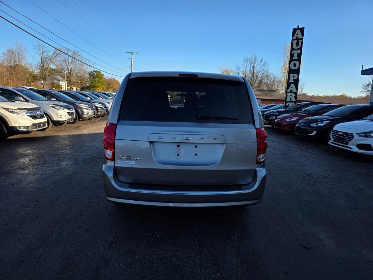 2015 Dodge Grand Caravan SE Photo