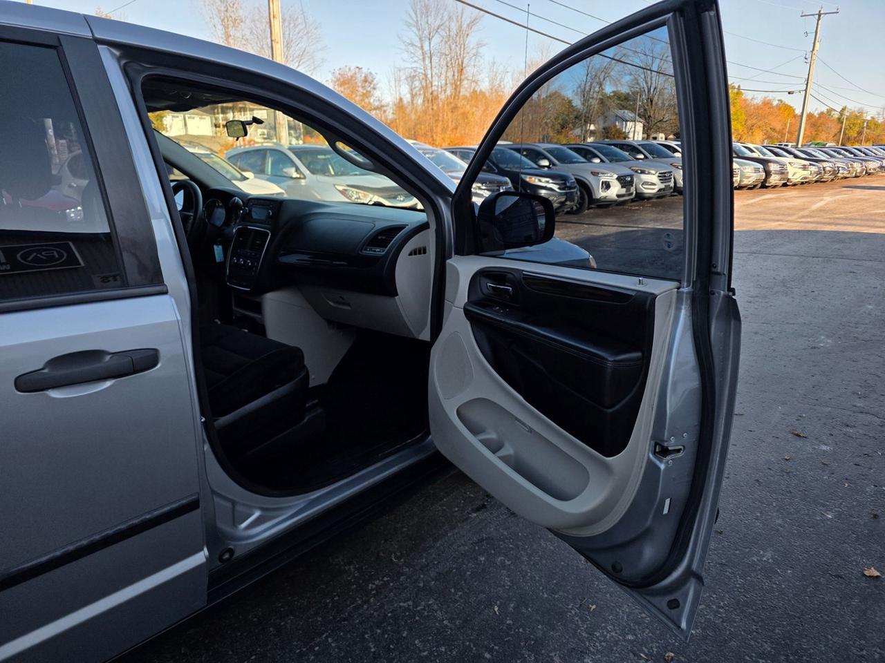 2015 Dodge Grand Caravan SE Photo