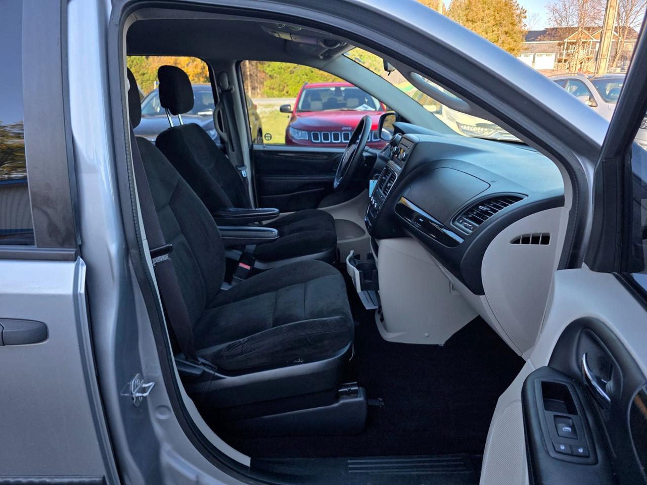 2015 Dodge Grand Caravan SE Photo