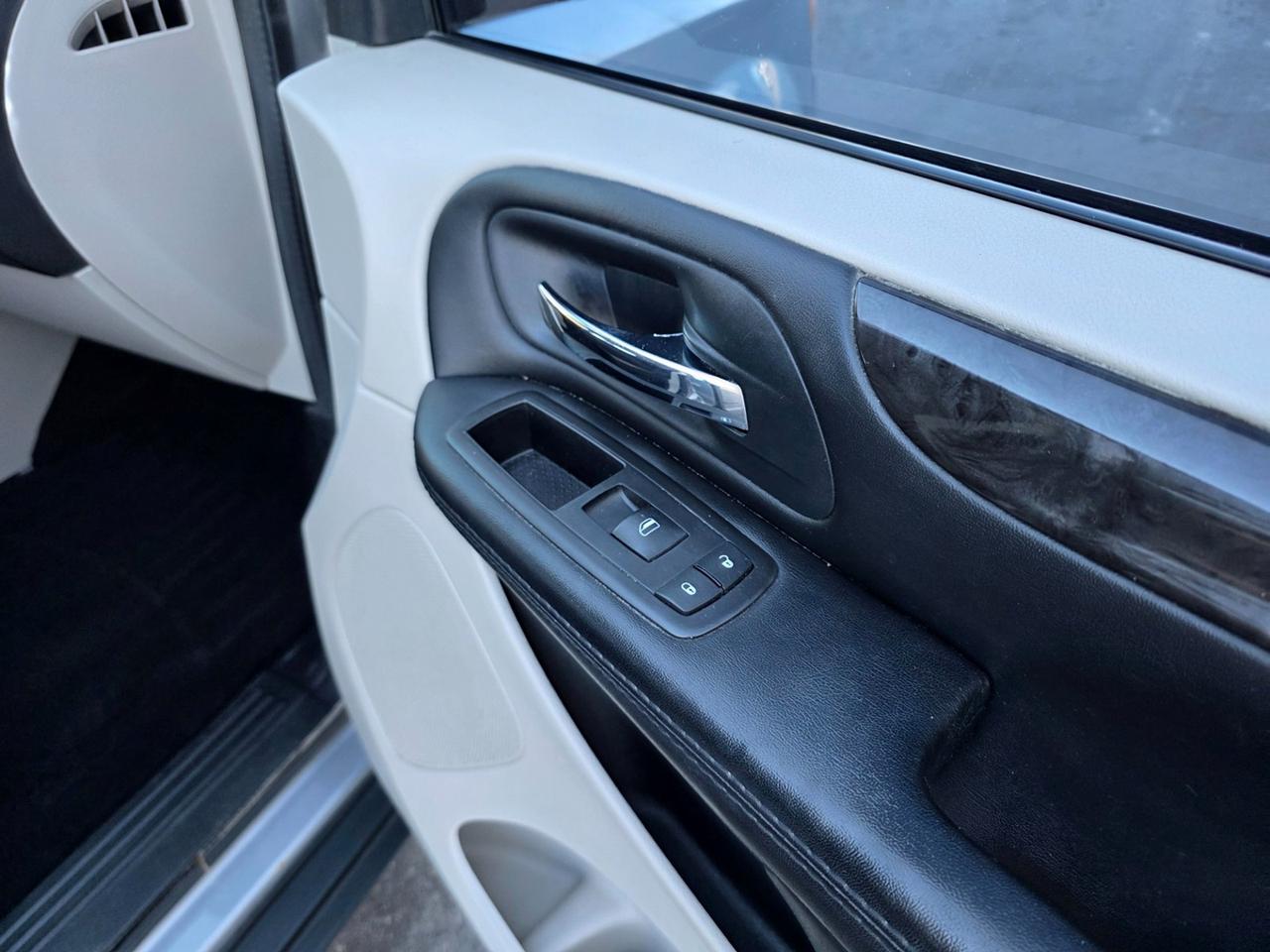 2015 Dodge Grand Caravan SE Photo