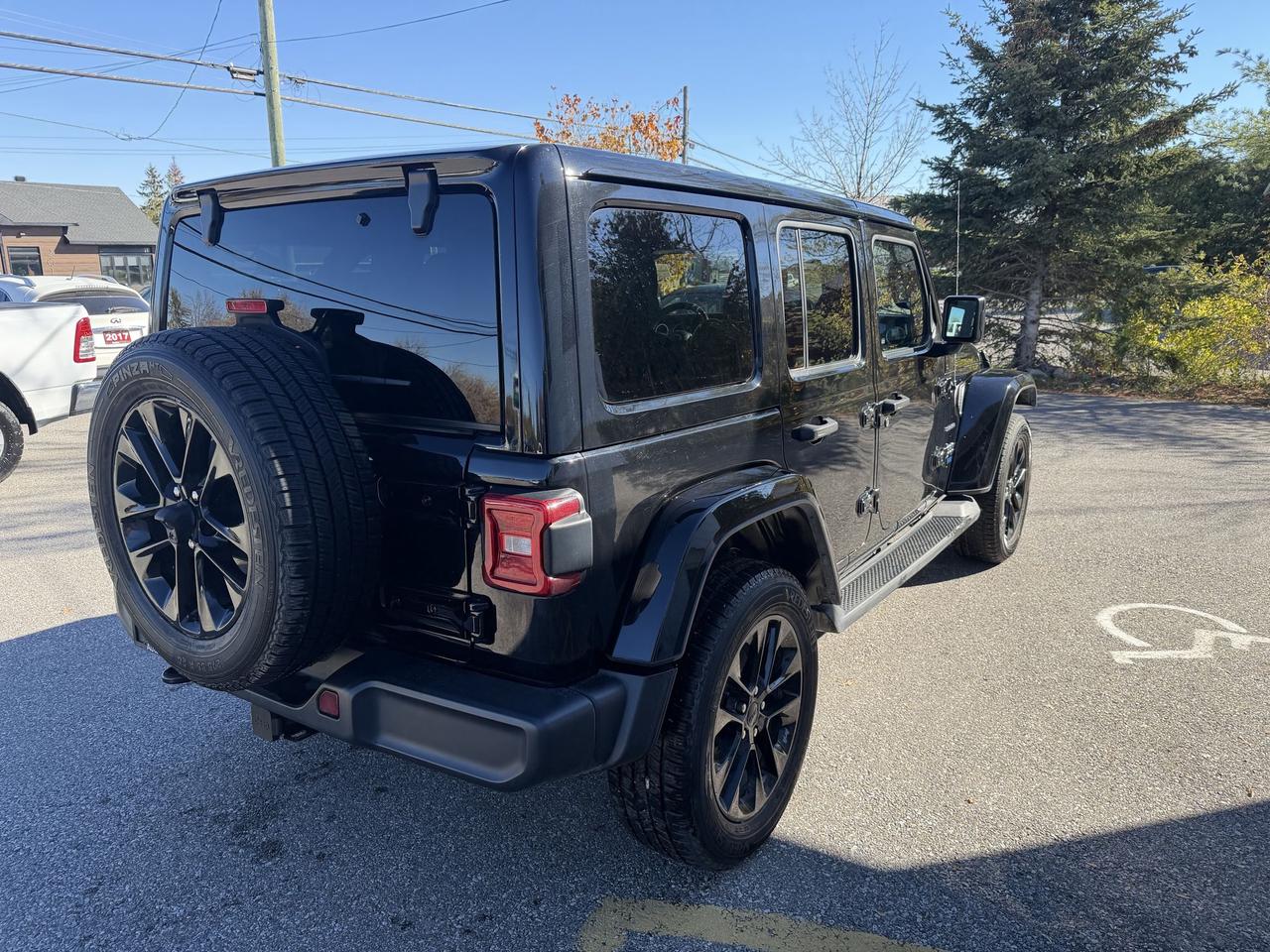2021 Jeep Wrangler 4xe UNLIMITED SAHARA-4X4-HYBRID-LEATHER SEATS-NAV Photo4