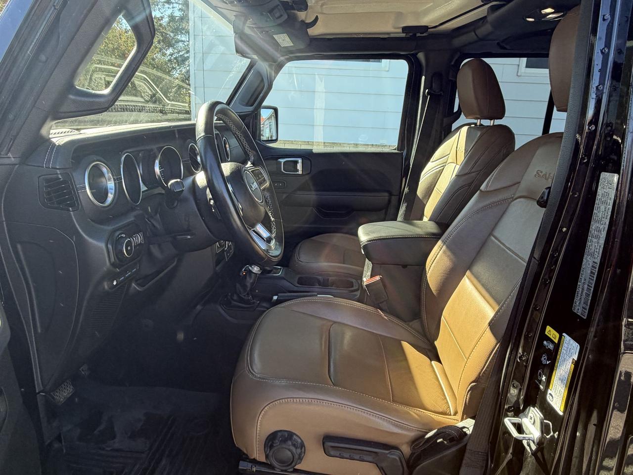 2021 Jeep Wrangler 4xe UNLIMITED SAHARA-4X4-HYBRID-LEATHER SEATS-NAV Photo
