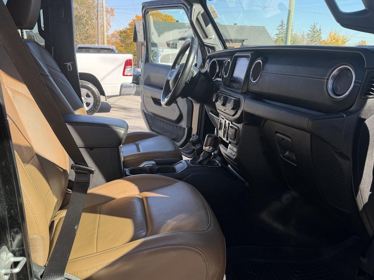 2021 Jeep Wrangler 4xe UNLIMITED SAHARA-4X4-HYBRID-LEATHER SEATS-NAV Photo