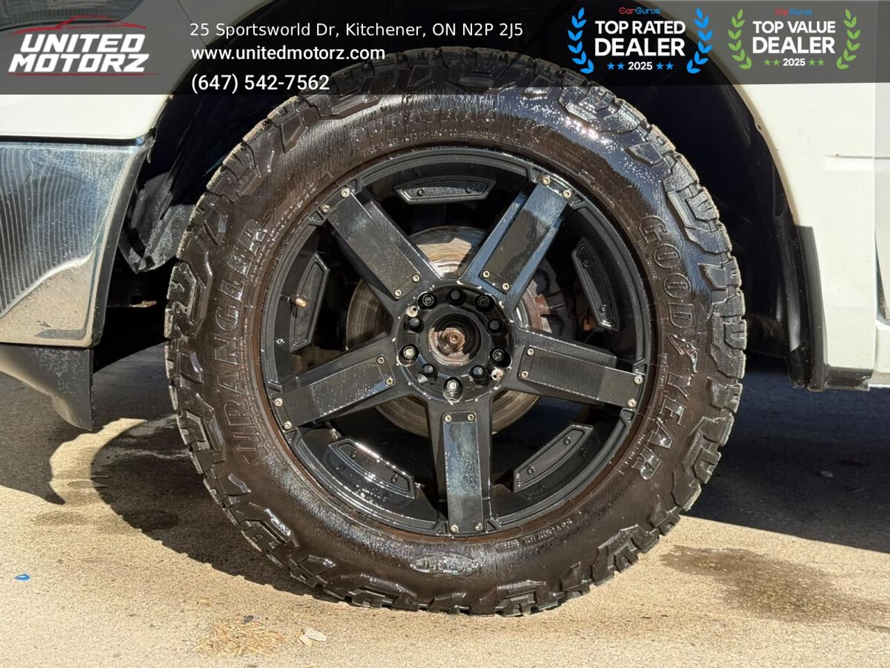 2017 RAM 1500 SLT HEMI 5.7L QUAD CAB 140.5" 4WD V8~SAFETY CERTIF Photo