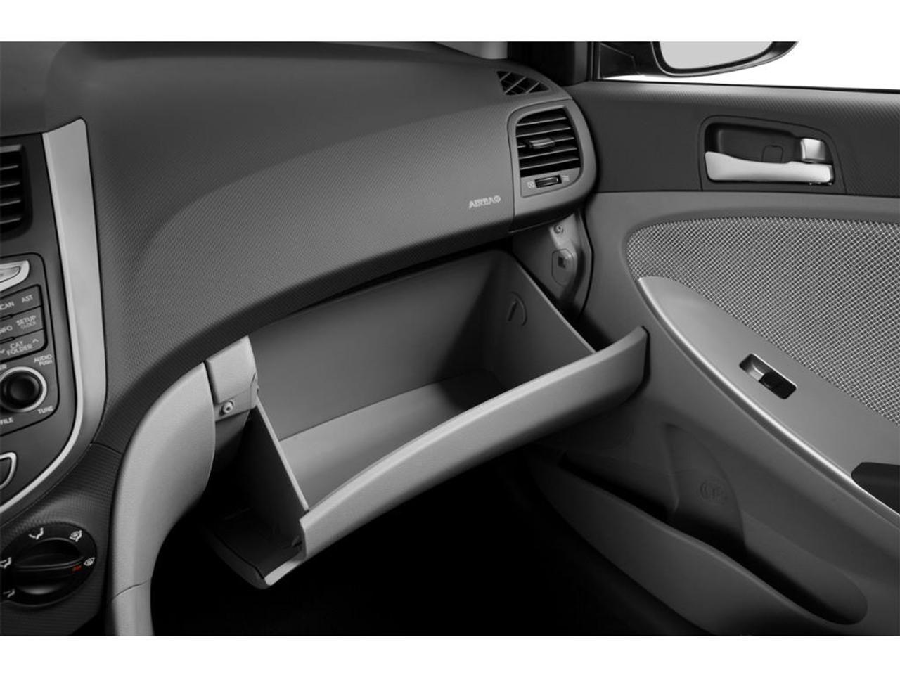 2014 Hyundai Accent GL Photo