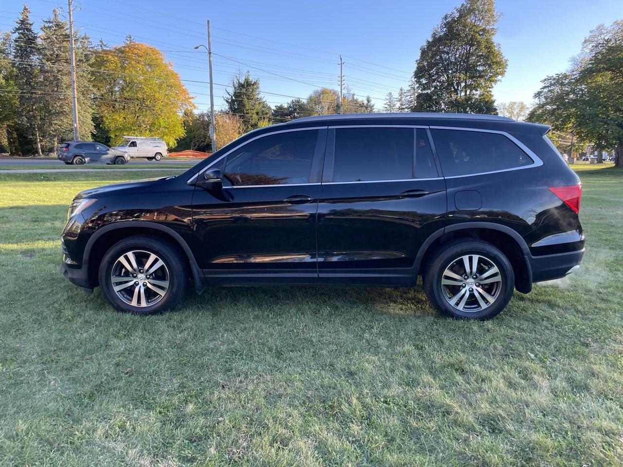 2017 Honda Pilot EX-L w/RES AWD *7 Seats Photo2