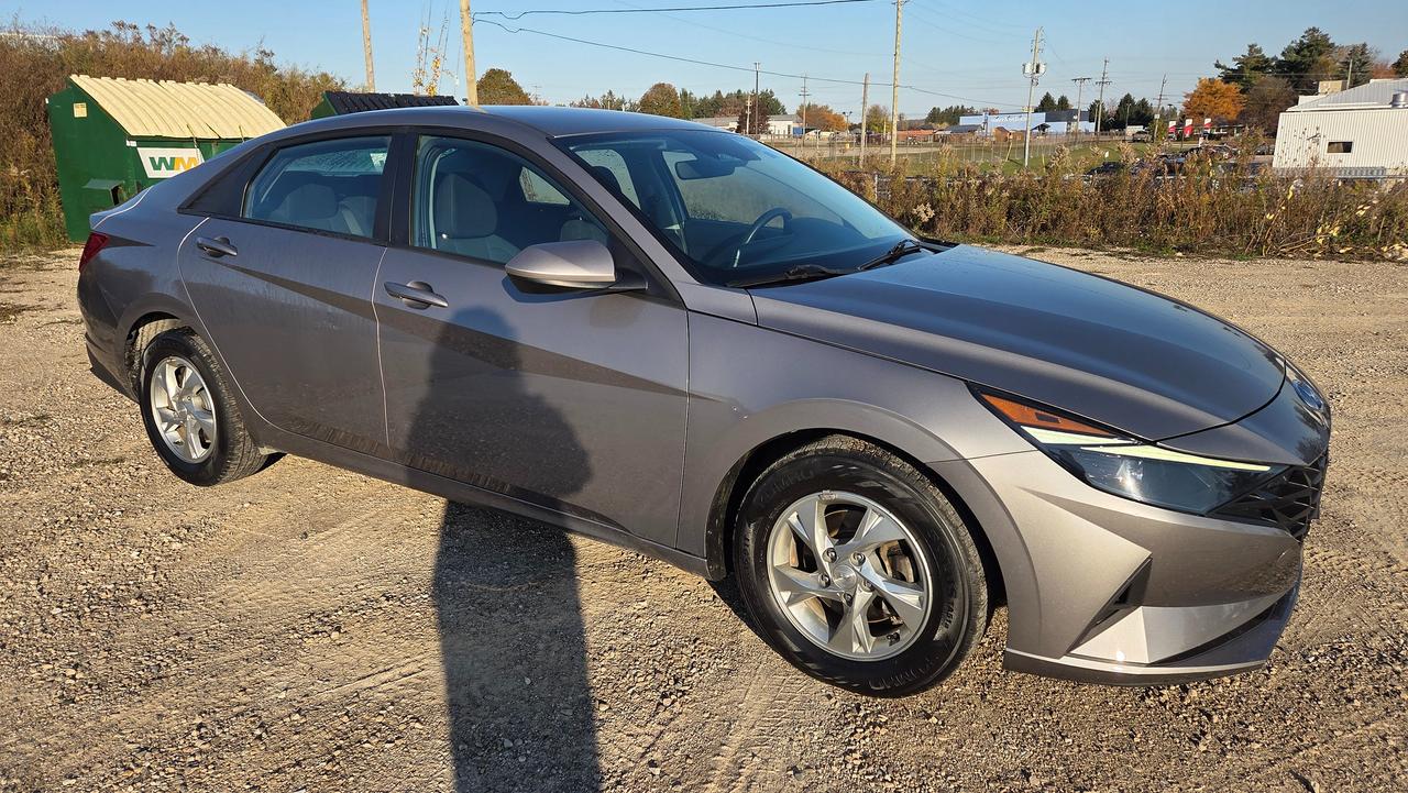 2023 Hyundai Elantra Essential Photo3