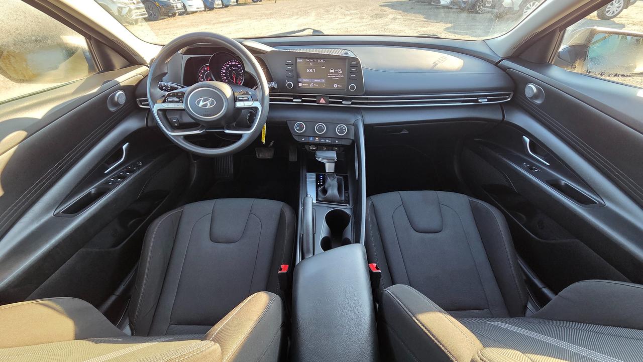 2023 Hyundai Elantra Essential Photo