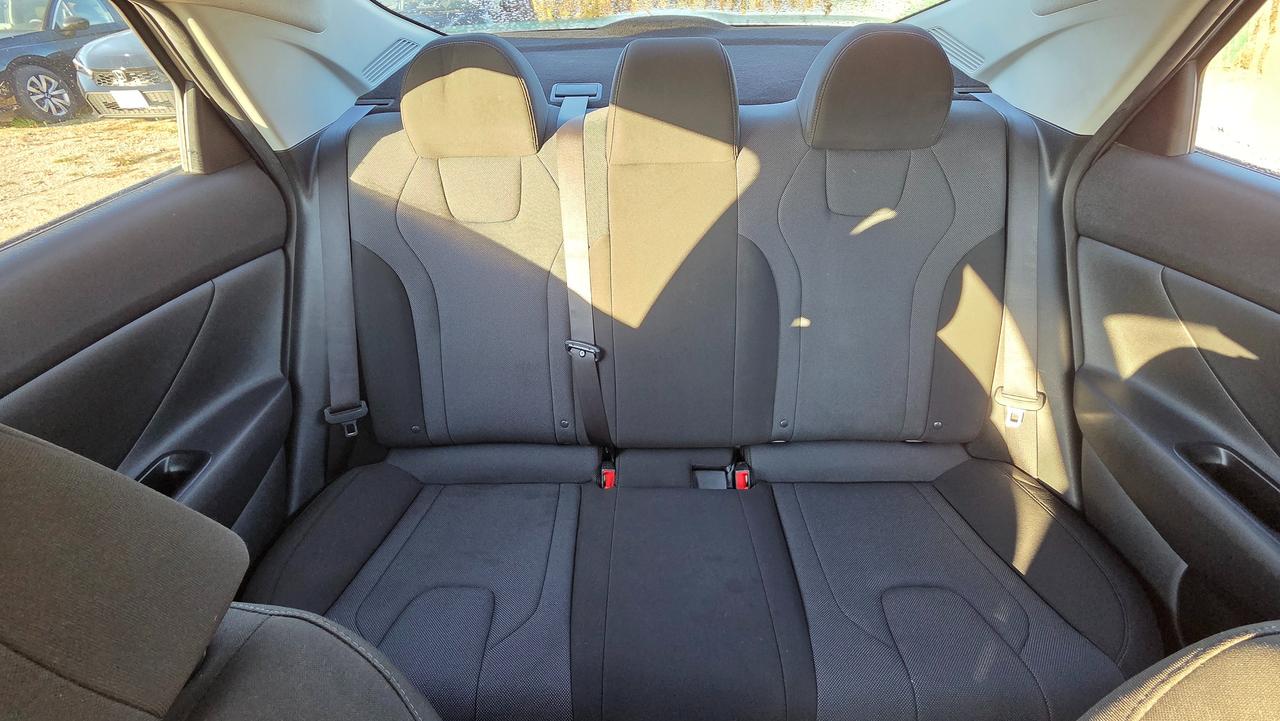 2023 Hyundai Elantra Essential Photo