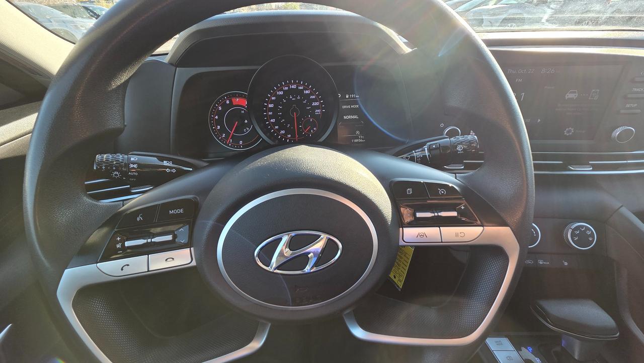 2023 Hyundai Elantra Essential Photo