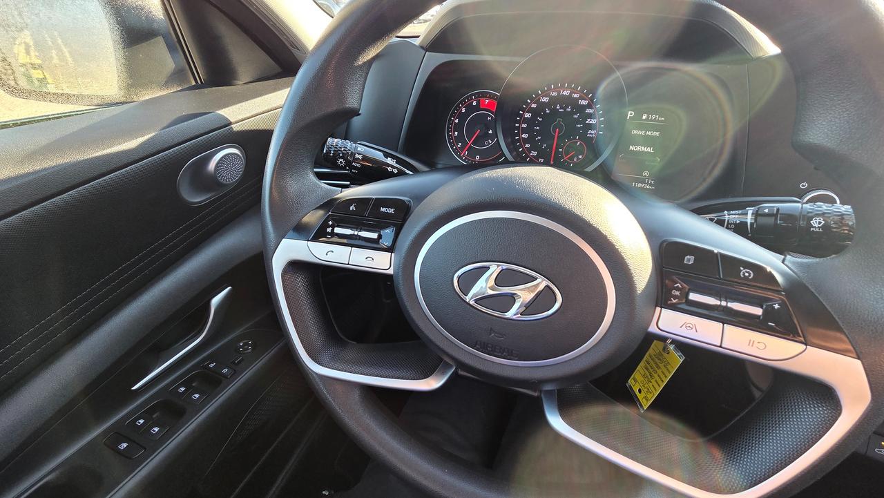 2023 Hyundai Elantra Essential Photo
