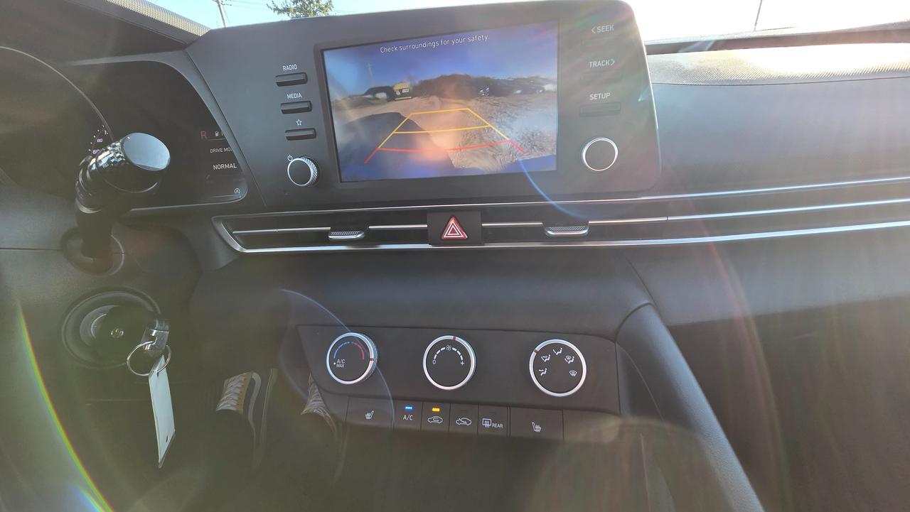 2023 Hyundai Elantra Essential Photo