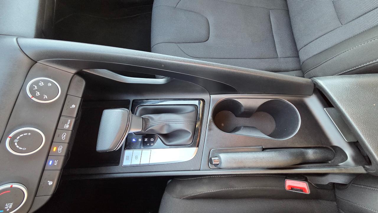 2023 Hyundai Elantra Essential Photo