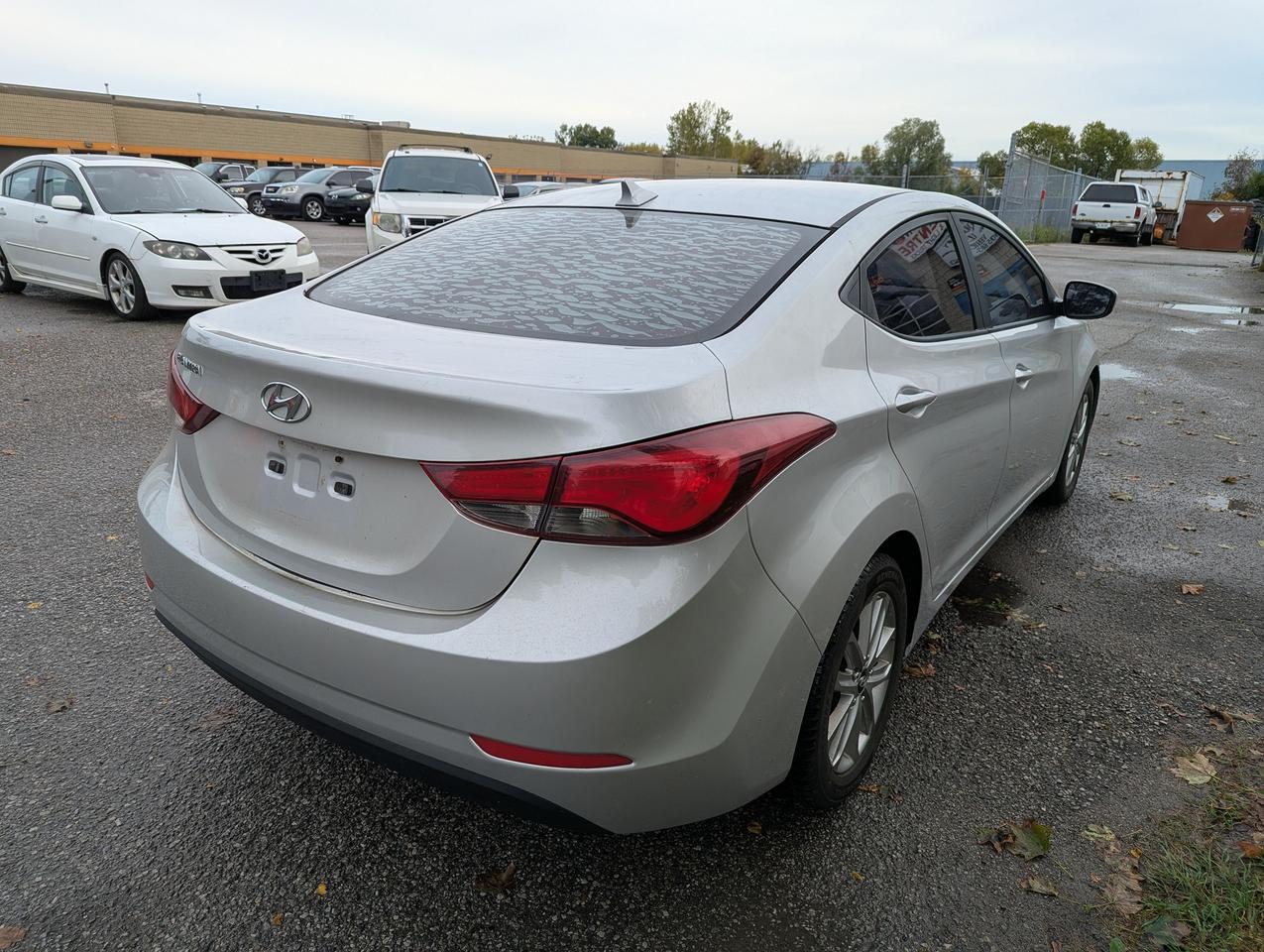 2015 Hyundai Elantra "Holy COW" certified + FREE oil change Photo1