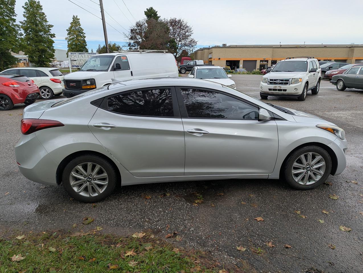 2015 Hyundai Elantra "Holy COW" certified + FREE oil change Photo2