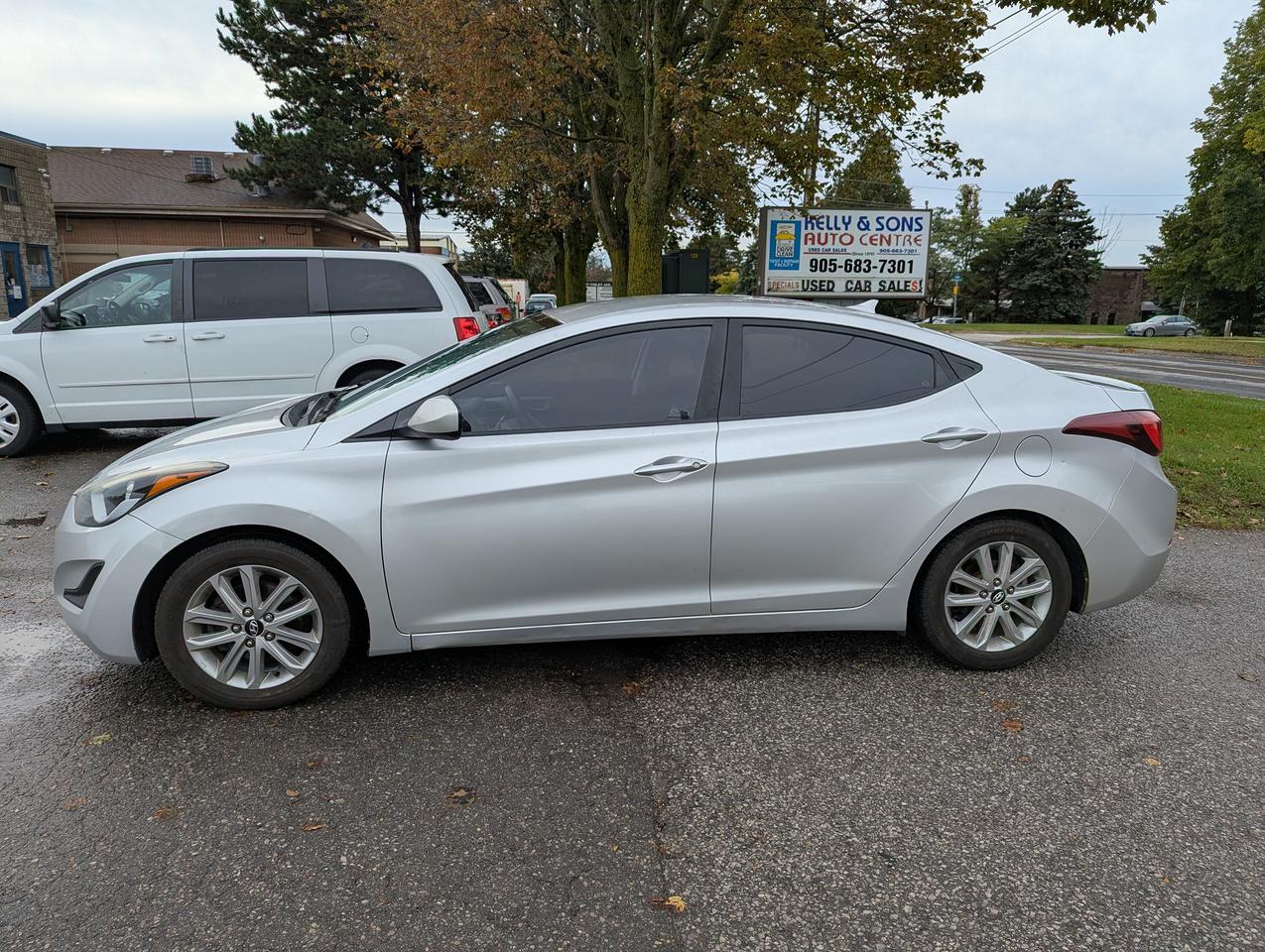 2015 Hyundai Elantra "Holy COW" certified + FREE oil change Photo