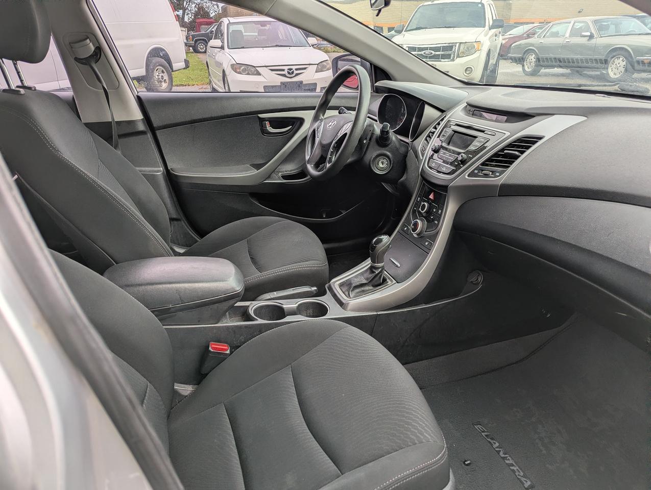 2015 Hyundai Elantra "Holy COW" certified + FREE oil change Photo