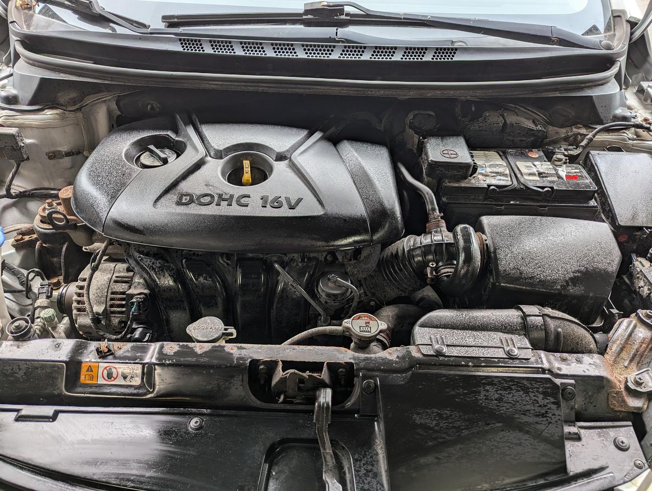2015 Hyundai Elantra "Holy COW" certified + FREE oil change Photo