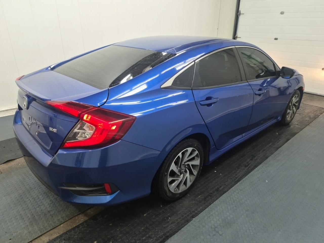 2018 Honda Civic SE | FULLY CERTIFIED WITH WARRANTY Photo2