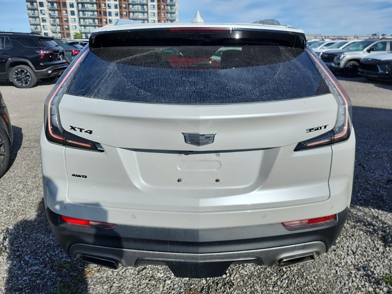 2023 Cadillac XT4 PREMIUM LUXURY - MASSAGE SEATS, NAV, HUD & MORE! - Photo #4