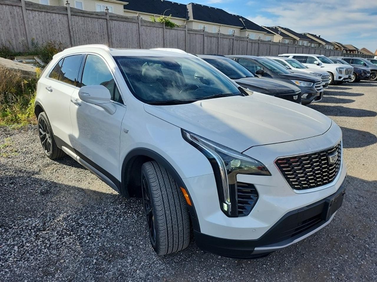 2023 Cadillac XT4 PREMIUM LUXURY - MASSAGE SEATS, NAV, HUD & MORE! Photo