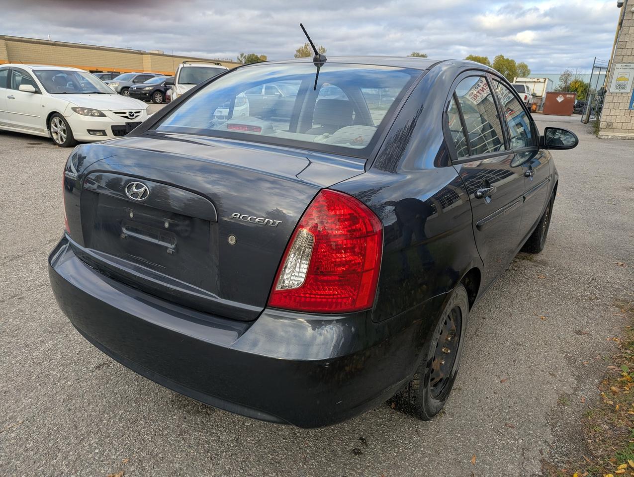 2009 Hyundai Accent "El cheapo SPECIAL" certified + FREE oil change Photo5