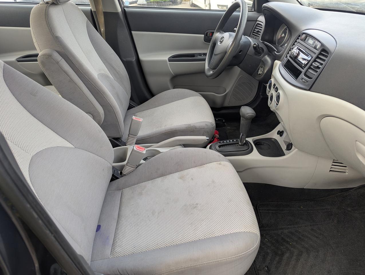 2009 Hyundai Accent "El cheapo SPECIAL" certified + FREE oil change Photo2