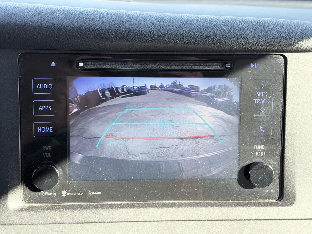 2017 Toyota Sienna LE Photo