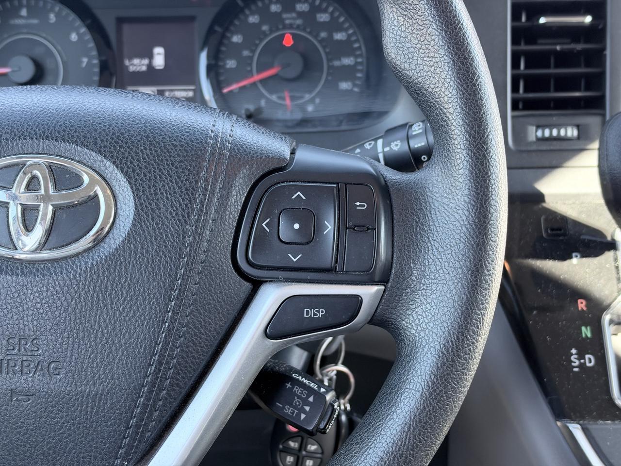 2017 Toyota Sienna LE Photo
