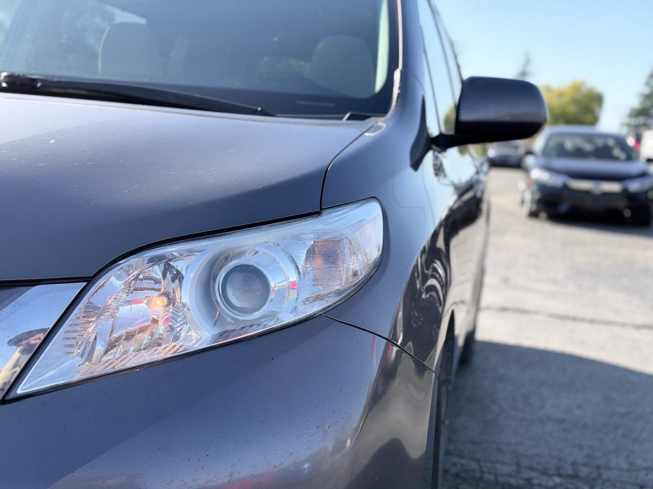 2017 Toyota Sienna LE Photo